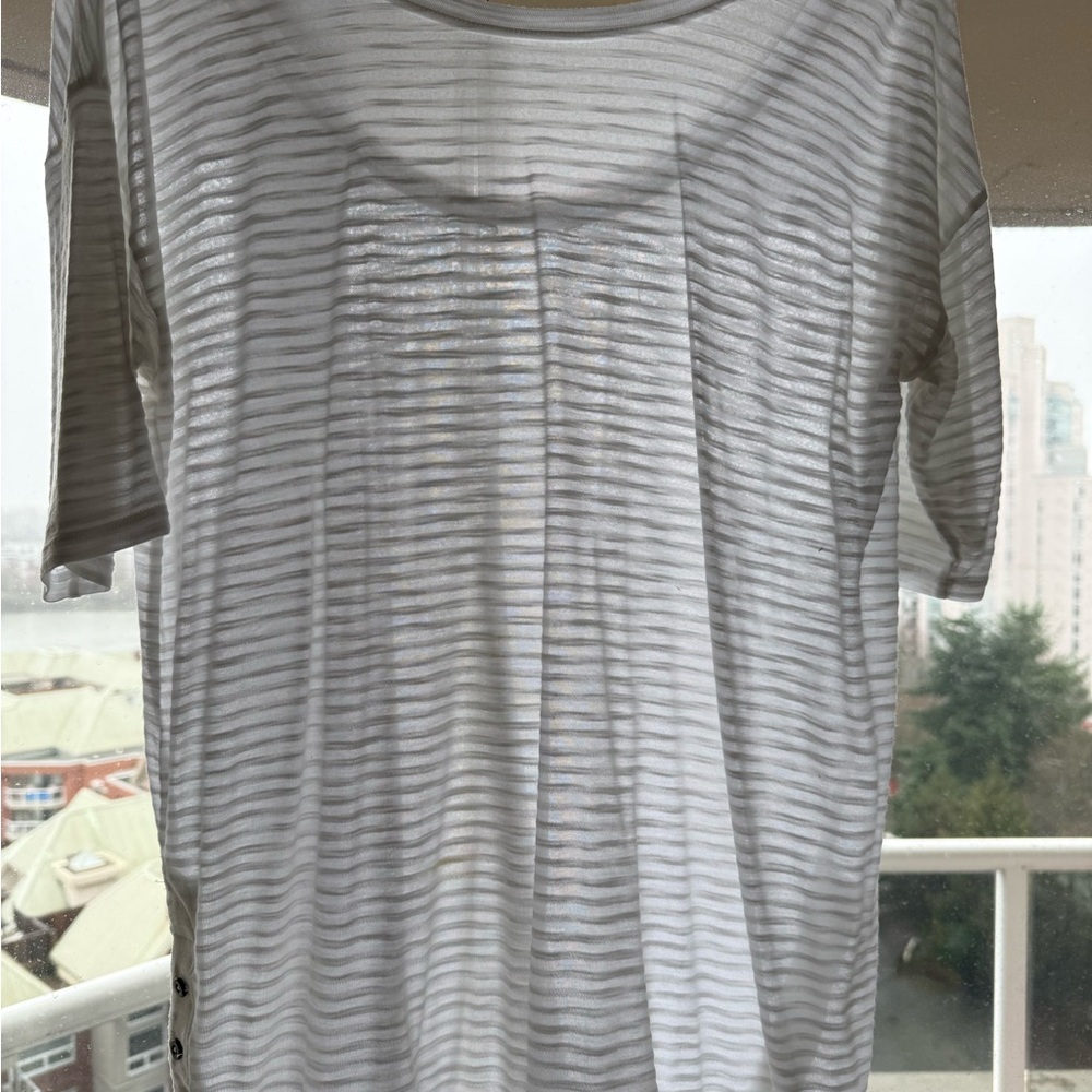 Club Monaco Ladies long line Tshirt
